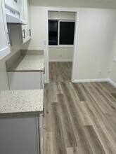 12300 Manor Dr, Unit A in Hawthorne, CA - Foto de edificio - Building Photo