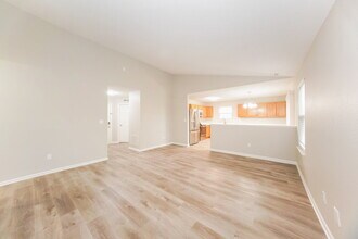 19219 Prairie Crossing Dr in Noblesville, IN - Building Photo - Building Photo