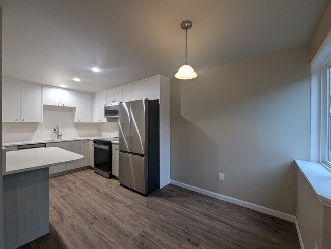 549 Elm Way in Edmonds, WA - Building Photo - Building Photo