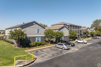 Steeplechase Apartments in Cabot, AR - Foto de edificio - Building Photo