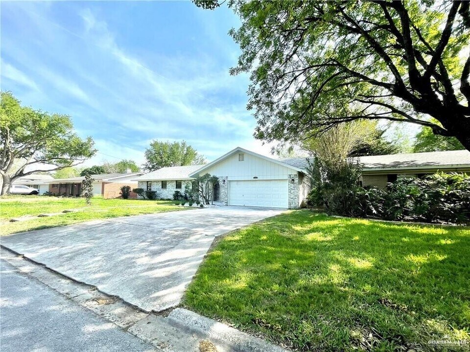 1307 Kerria Ave in McAllen, TX - Building Photo