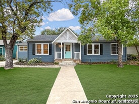 127 Larchmont Dr in San Antonio, TX - Building Photo