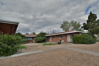 917 Amherst Dr SE in Albuquerque, NM - Building Photo - Building Photo