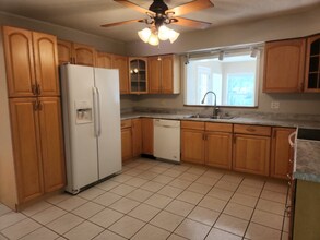 2456 Broadvue Ave in Eustis, FL - Foto de edificio - Building Photo