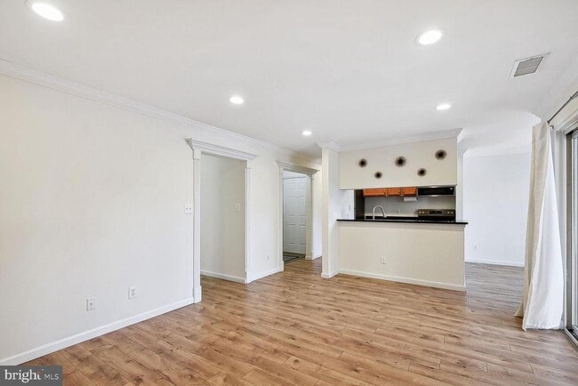 11715 Olde English Dr in Reston, VA - Building Photo - Building Photo