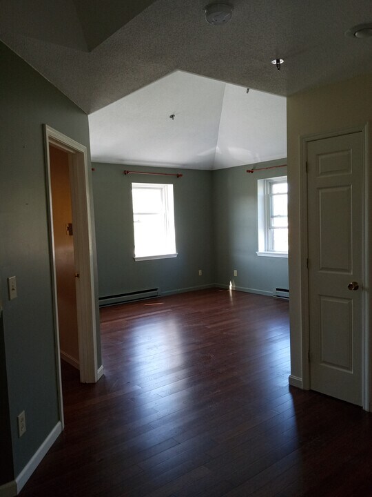28 Academy St, Unit 9 in Franconia, NH - Building Photo