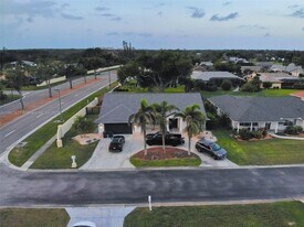 1010 Joyce Ct in Venice, FL - Building Photo