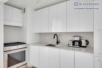 160 W 24th St in New York, NY - Building Photo - Building Photo