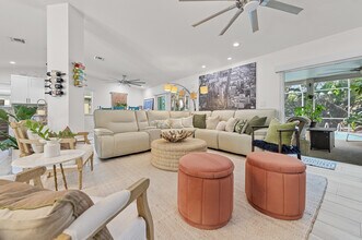 726 SE Seahouse Dr in Port St. Lucie, FL - Building Photo - Building Photo