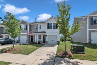 28 March Crk Dr in Fuquay Varina, NC - Building Photo - Building Photo