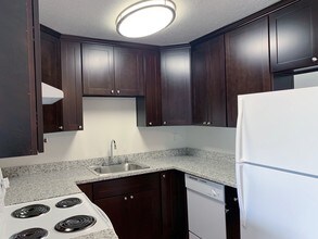 Cedar Ridge Apartments in Sacramento, CA - Building Photo - Building Photo