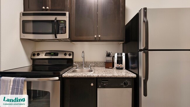 1430 NW Pettygrove St, Unit E403 in Portland, OR - Building Photo - Building Photo