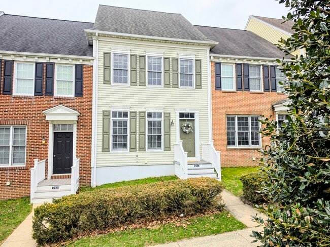 214 Sagamore Hl in Mount Joy, PA - Building Photo - Building Photo