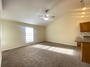 220 4th Ave, Unit B in Cookeville, TN - Foto de edificio - Building Photo