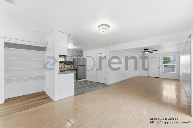 property at 1657 Knickerbocker Dr