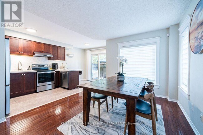 16 Sprucedale Way in Whitby, ON - Building Photo - Building Photo