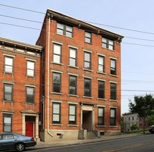 1733 Sycamore St in Cincinnati, OH - Building Photo - Building Photo