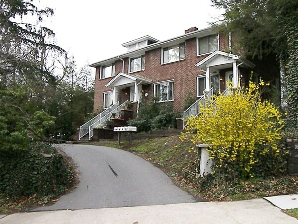 16 Forest Hill Dr in Asheville, NC - Foto de edificio