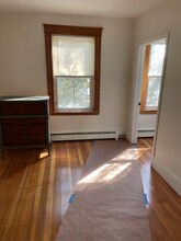 10.5 Bentley St, Unit #3 in Salem, MA - Foto de edificio - Building Photo