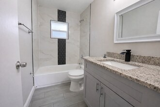 5451-5453 Eleventh Ave in Ft. Myers, FL - Building Photo - Building Photo