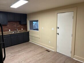 812 Bensette St in Windsor, ON - Building Photo - Building Photo