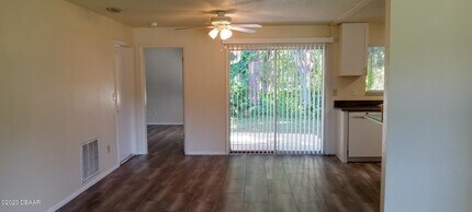 8 Castle Manor Dr in Ormond Beach, FL - Building Photo - Building Photo