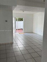 8027 NW 8th St in Miami, FL - Building Photo - Building Photo