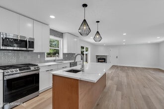 18 Arlyn Dr in Howell, NJ - Building Photo - Building Photo