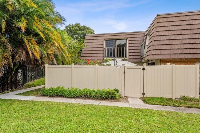 7117 71st Way in West Palm Beach, FL - Building Photo - Building Photo