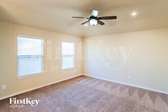 522 Cantebury Park Ln in Ponder, TX - Foto de edificio - Building Photo