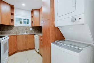 7937 Camino Cir in Coral Gables, FL - Building Photo - Building Photo