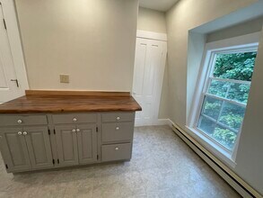 12 Mount Vernon St, Unit C in Dover, NH - Building Photo - Building Photo