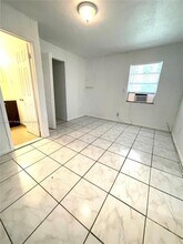 6111 Buchanan St in Hollywood, FL - Building Photo - Building Photo