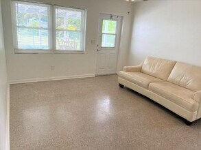 335 Hernando St-Unit -C in Fort Pierce, FL - Foto de edificio - Building Photo