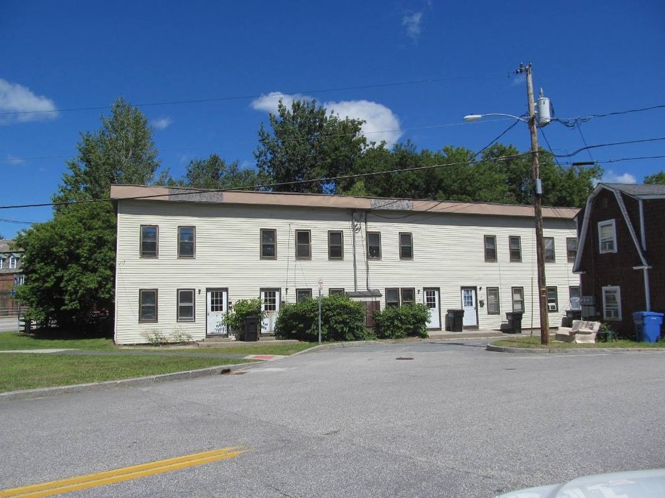 2-10 Meadow St in Claremont, NH - Building Photo