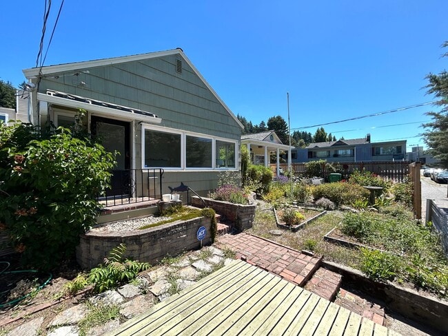 4110 Beach Dr SW in Seattle, WA - Building Photo - Building Photo