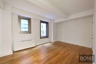 101 W 55th St in New York, NY - Building Photo - Building Photo