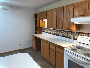 Lynmar II Apartments in Fargo, ND - Building Photo - Building Photo