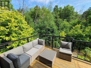 5609 Meadowcrest Ave in Mississauga, ON - Building Photo - Building Photo