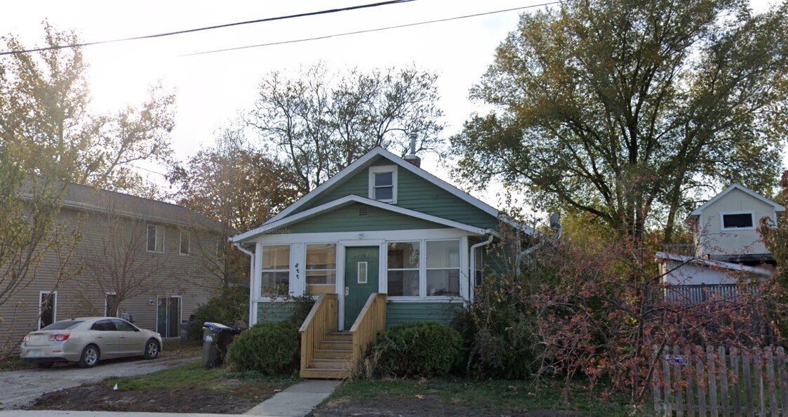 811 Orchard St in Iowa City, IA - Foto de edificio