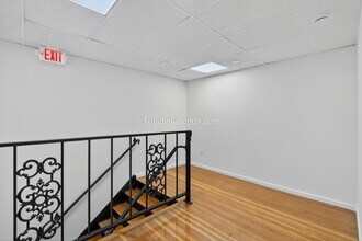 4938 SE Foster Rd in Portland, OR - Foto de edificio - Building Photo