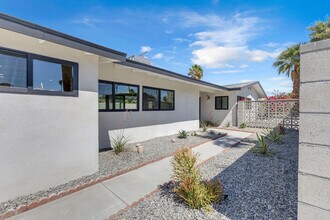 2203 E Acacia Rd N in Palm Springs, CA - Building Photo - Building Photo