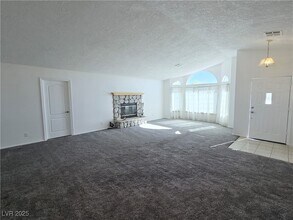 250 S E Comstock Cir in Pahrump, NV - Building Photo - Building Photo