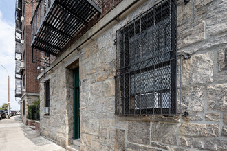 1326 Riverside Dr in New York, NY - Building Photo - Building Photo