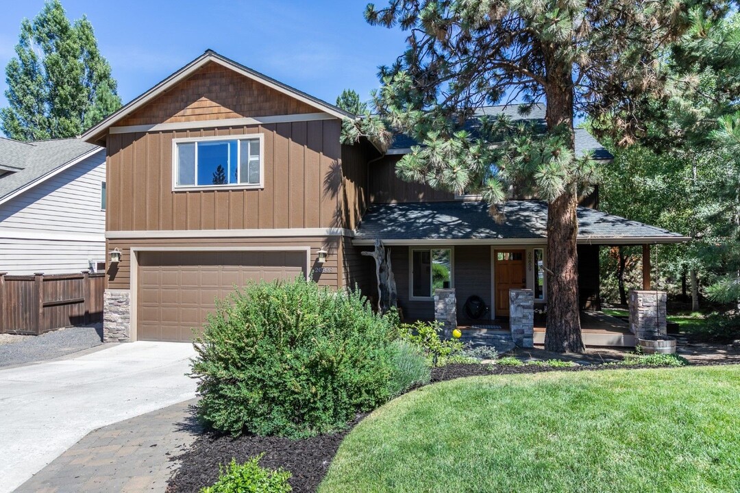 20859 Desert Stream Pl in Bend, OR - Building Photo