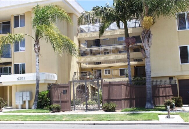 4205 Lamont St in San Diego, CA - Building Photo - Building Photo