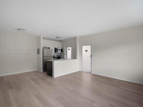 1525 Michigan Ave-Unit -7 in Miami Beach, FL - Building Photo - Building Photo