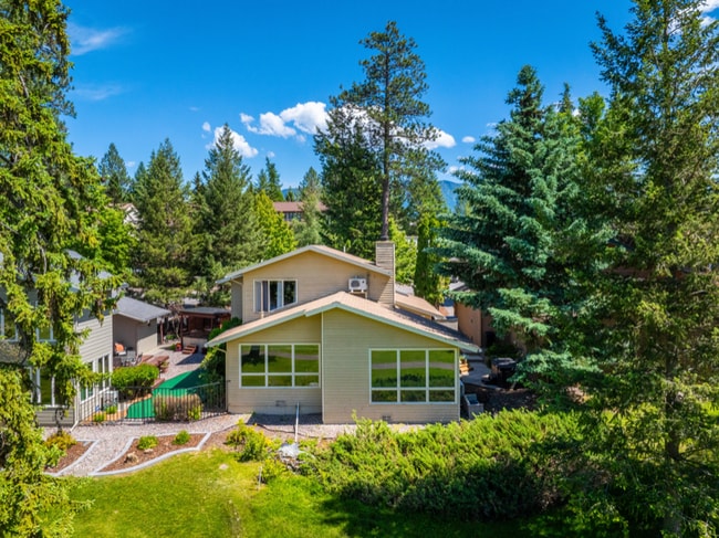 property at 520 St Andrews Dr