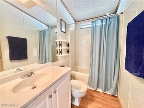 573 Cape Florida Ln in Naples, FL - Foto de edificio - Building Photo