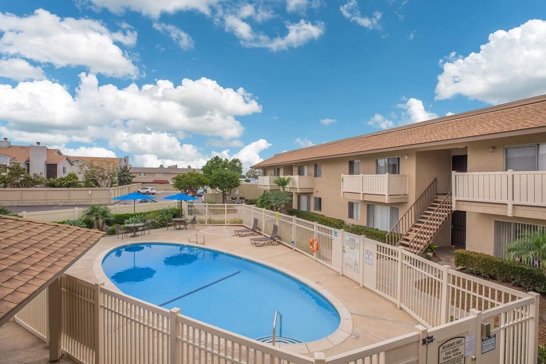 The Monrovia Apartment Homes in Costa Mesa, CA - Foto de edificio